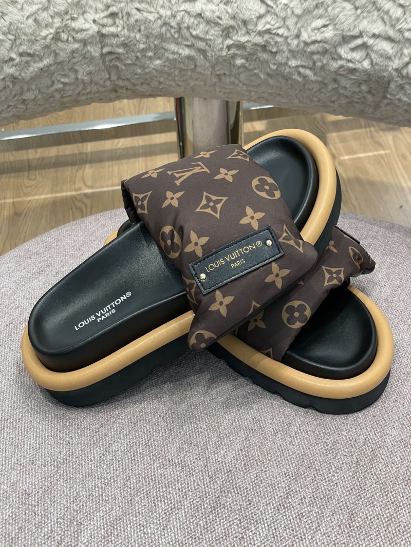 l0vis Vvtt0n slippers